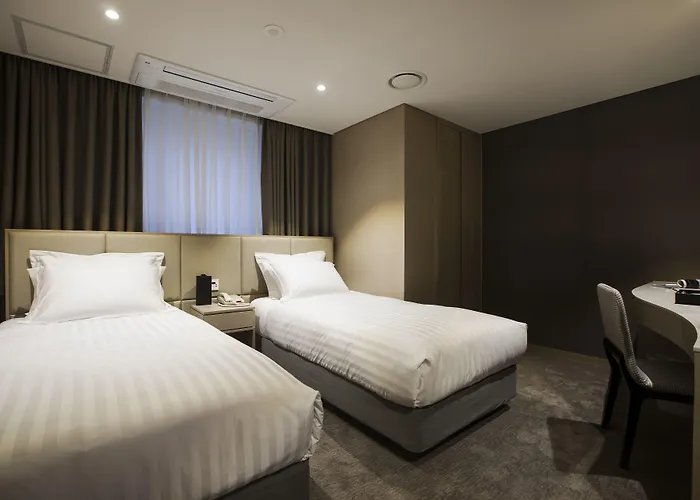 Hotel The Grand Myeongdong 4*